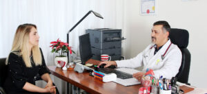 Dr. Güler in Mannheim - Lindenhof bei einer Untersuchung